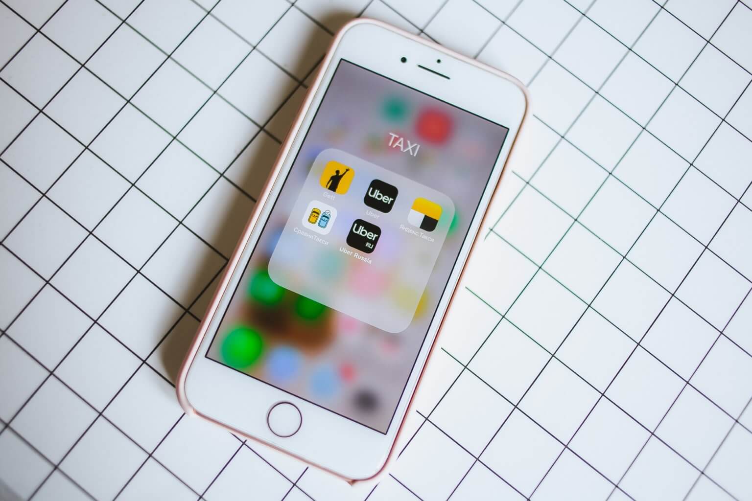 apple mail vs outlook for iphone